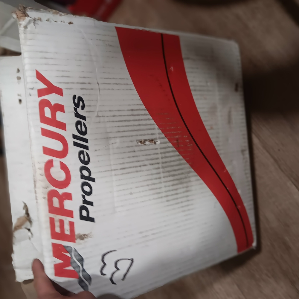 Mercury Row Propellers Box - Red and White